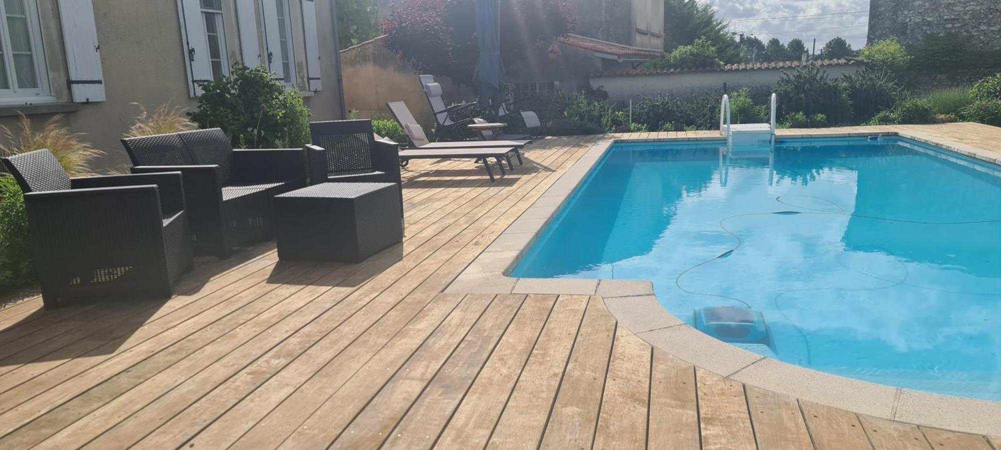 Gites De 2 A 11 Personnes Au Domaine D'Usson Echebrune Exteriér fotografie