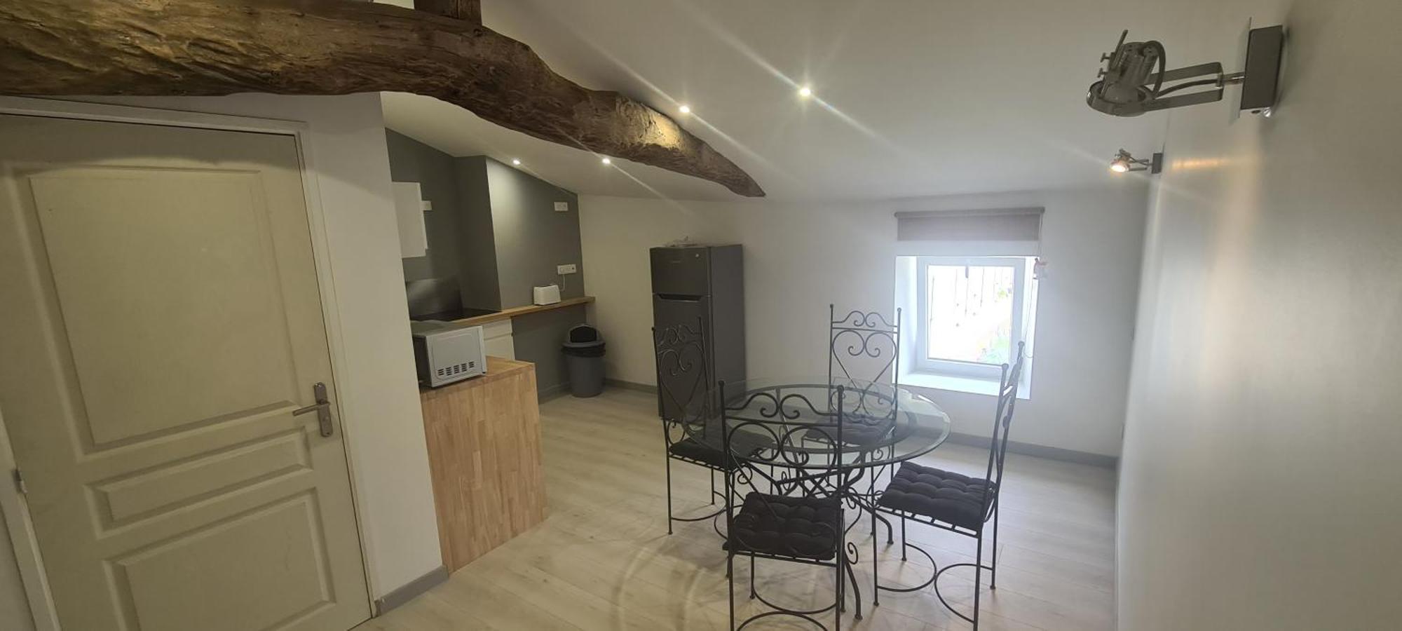 Gites De 2 A 11 Personnes Au Domaine D'Usson Echebrune Exteriér fotografie