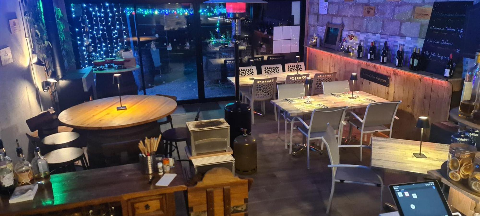 Gites De 2 A 11 Personnes Au Domaine D'Usson Echebrune Exteriér fotografie